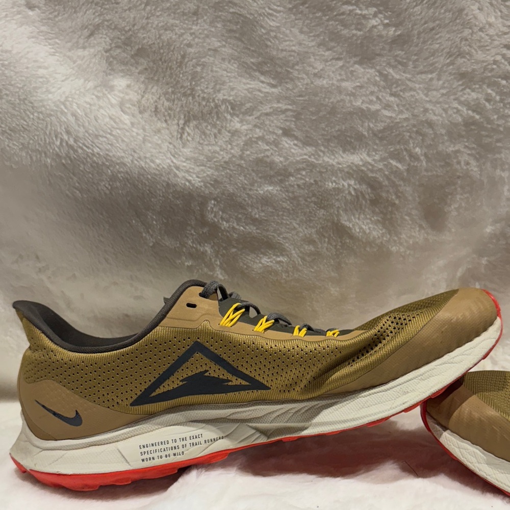 Nike Pegasus 36 Trail Shoes in Tan and Red - Picture 6 of 8